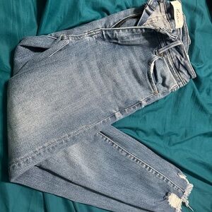 Kut from the Kloth Jeans in Blue with Slim Fit and Stretchy Fabric